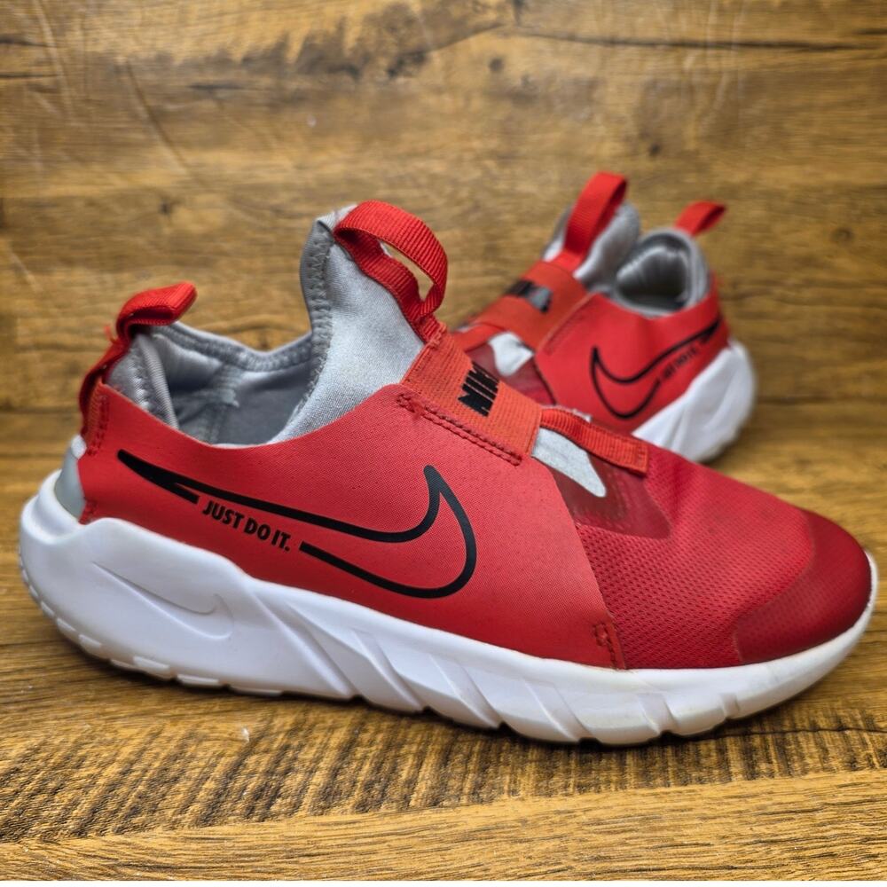 Nike Flex Runner 2 Red Smoke Grey Laceless Slip on Sneaker size 5 Youth